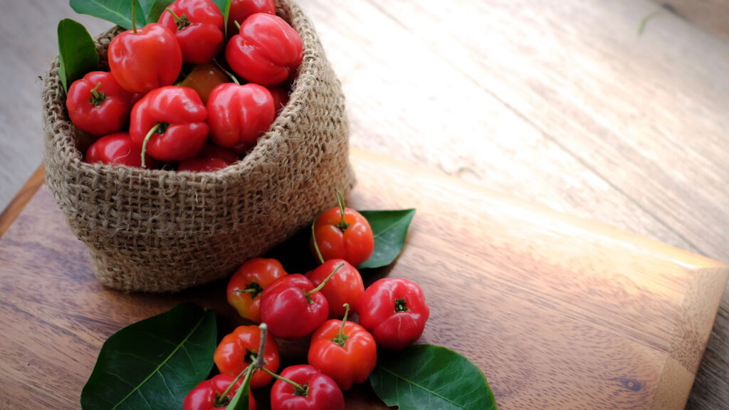 Essa fruta tem sabor de limonada fresca e ainda limpa o corpo de forma natural