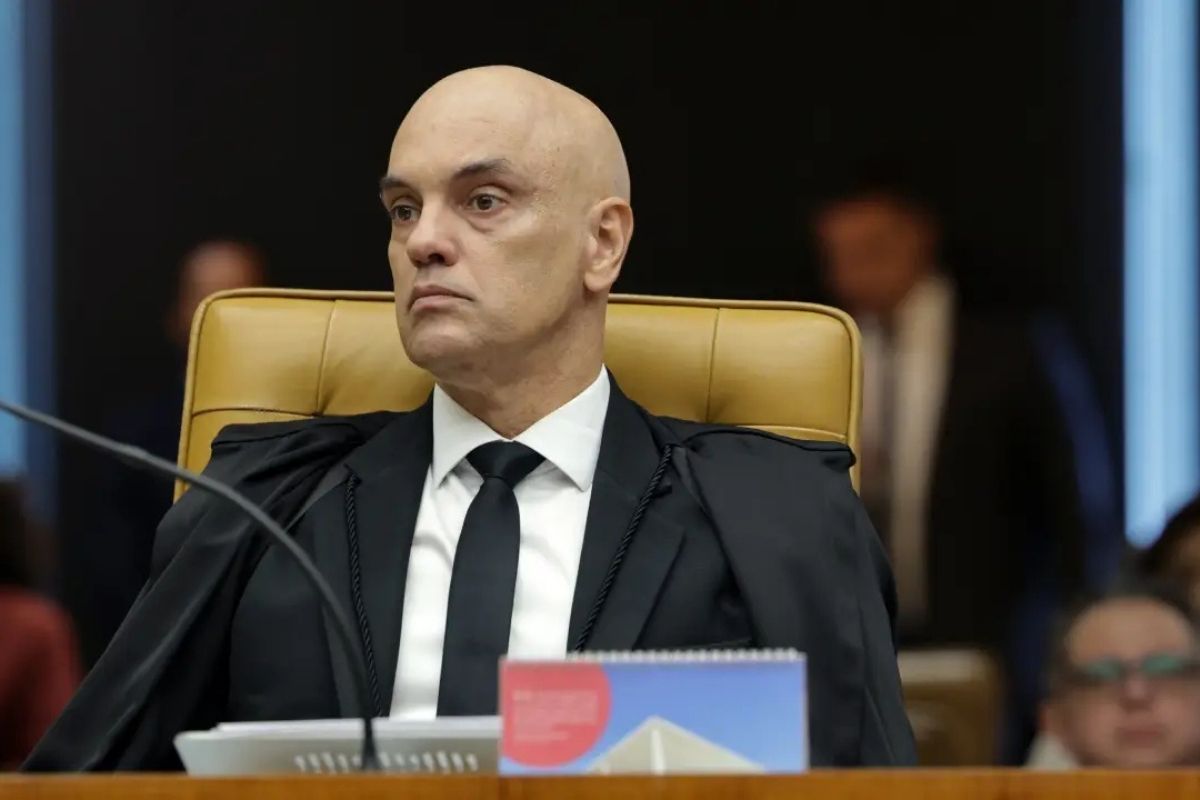 Jornal demite fotógrafo que flagrou gesto obsceno de Moraes