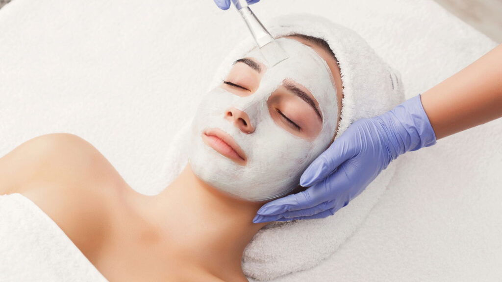 Máscara de argila reduz oleosidade e poros em minutos