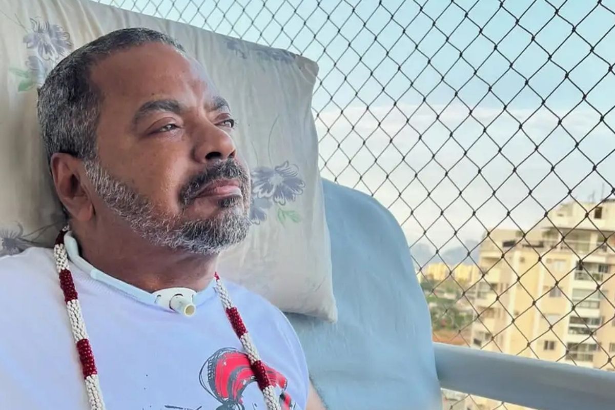 Velório de Arlindo Cruz no Império Serrano em formato de gurufim