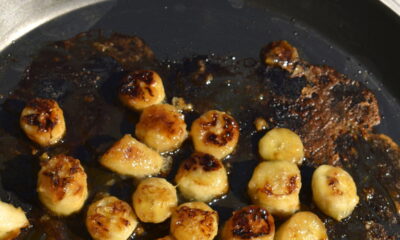 Essa banana assada com canela parece feita por chef