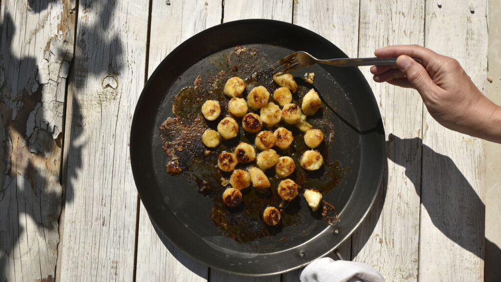 Essa banana assada com canela parece feita por chef