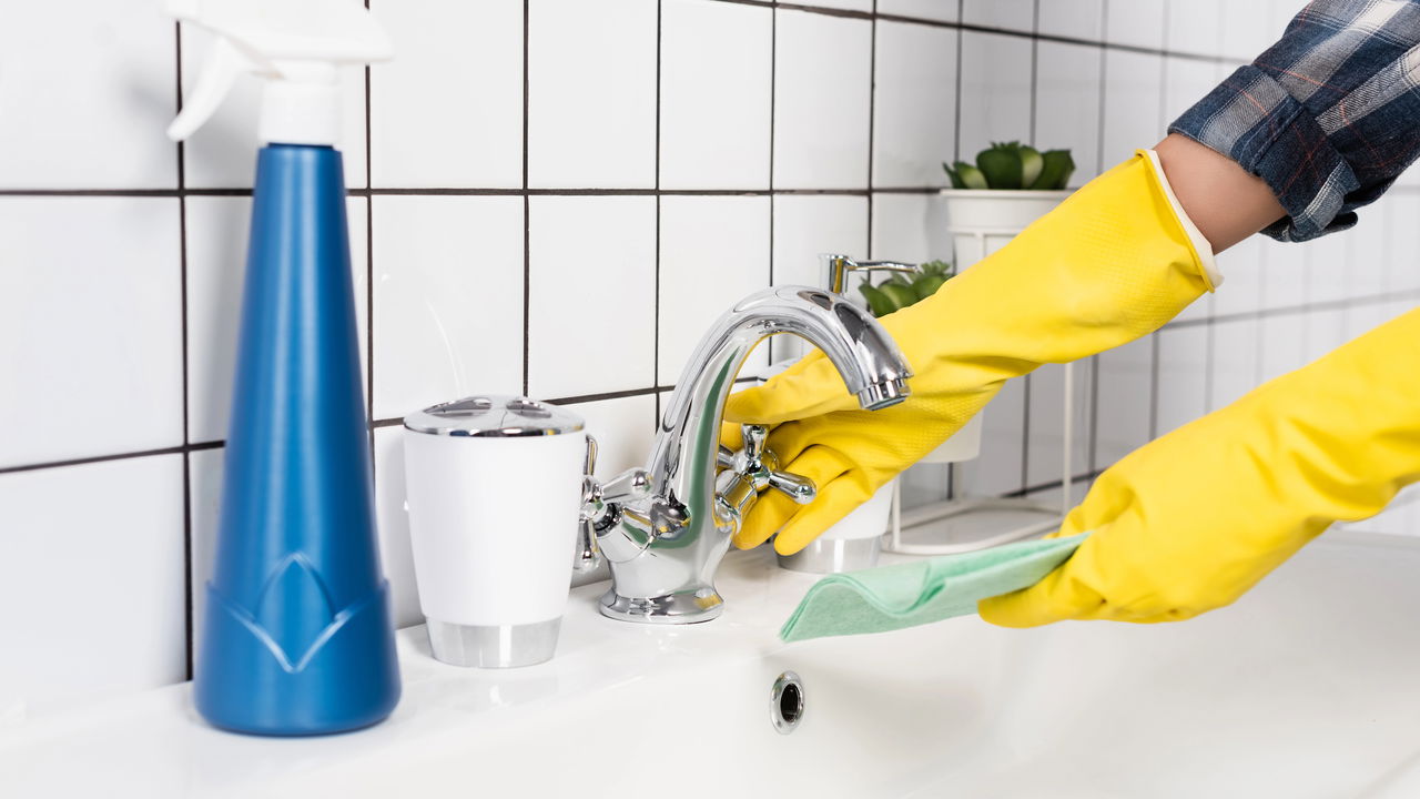 ingrediente barato que deixa o banheiro sempre cheiroso