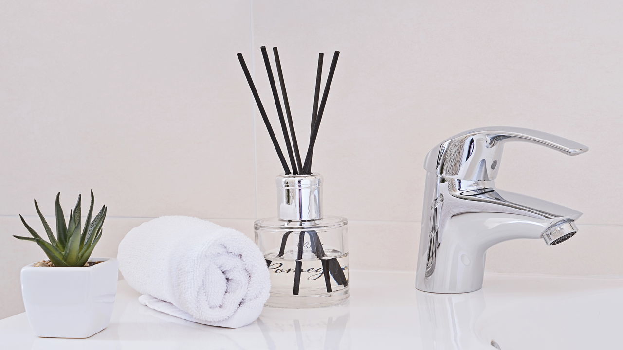 Como manter o banheiro perfumado de forma prática e contínua
