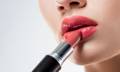 Como aplicar batom e aumentar sua fixação de forma prática