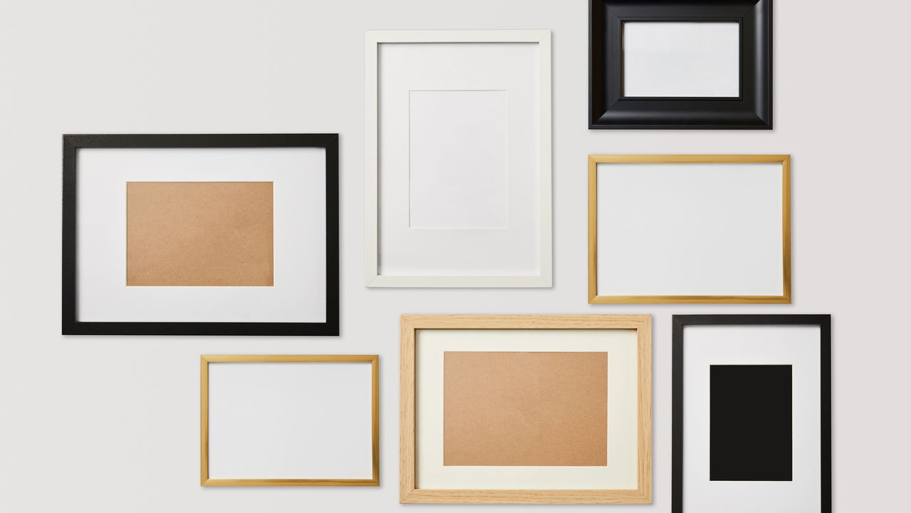 Quadros grandes transformam a sala de estar e criam foco visual