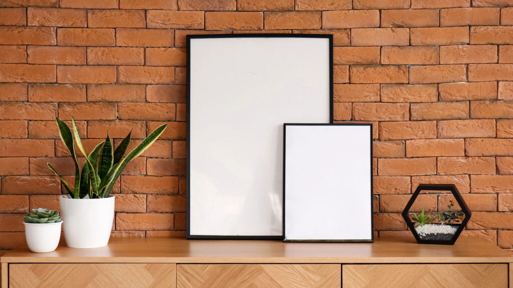 Quadros grandes transformam a sala de estar e criam foco visual