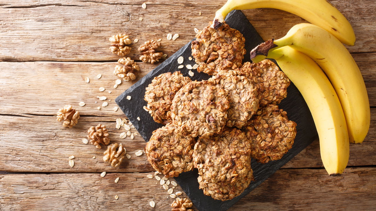 Faça biscoito de banana com aveia em 15 minutos