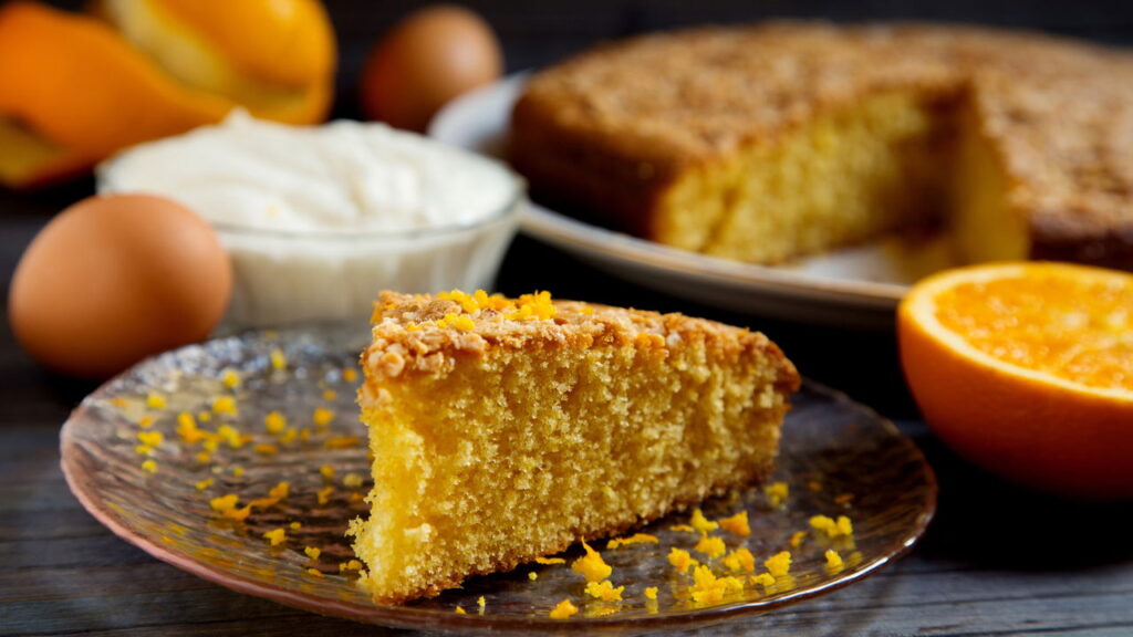 Bolo de laranja fofinho feito no liquidificador