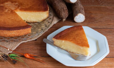 Receita de bolo de mandioca cremoso e fácil de preparar