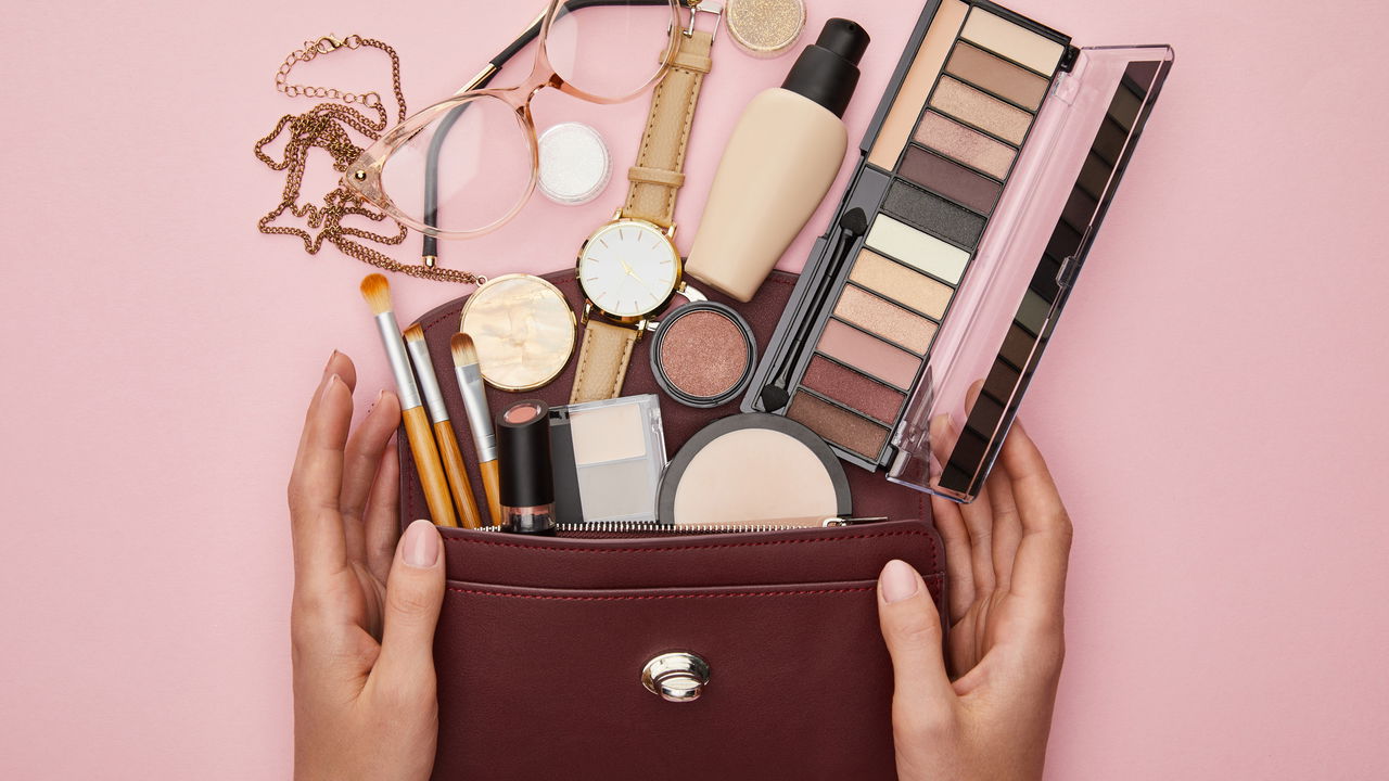 Como montar uma nécessaire minimalista para o dia a dia