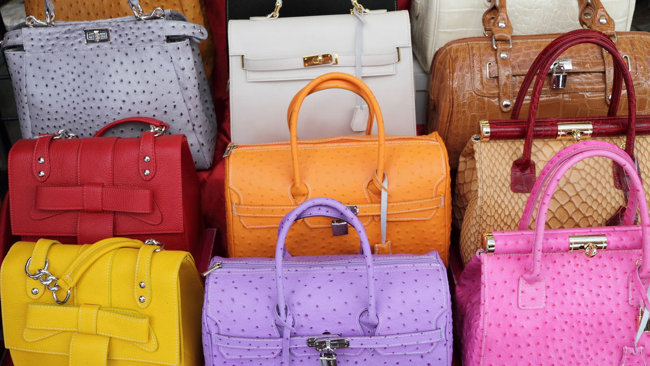 Bolsas europeias destacam-se por praticidade e design moderno