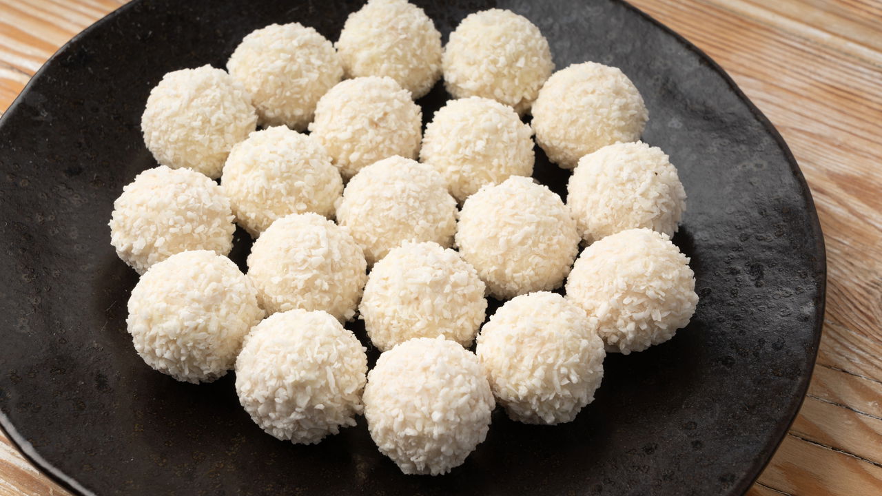Receita de brigadeiro com coco que salva a sobremesa