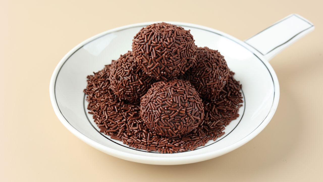Aprenda a fazer brigadeiro delicioso sem leite condensado