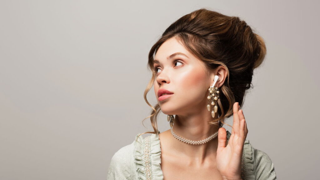 Como usar brincos grandes em diferentes ocasiões