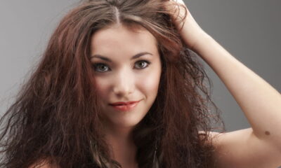 Como reduzir o frizz e manter cabelos alinhados e saudáveis