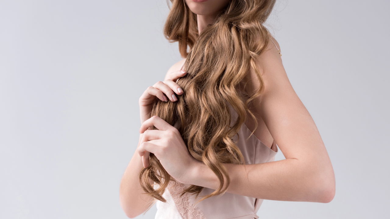 Tendências de cabelo verão trazem tons dourados e terracota