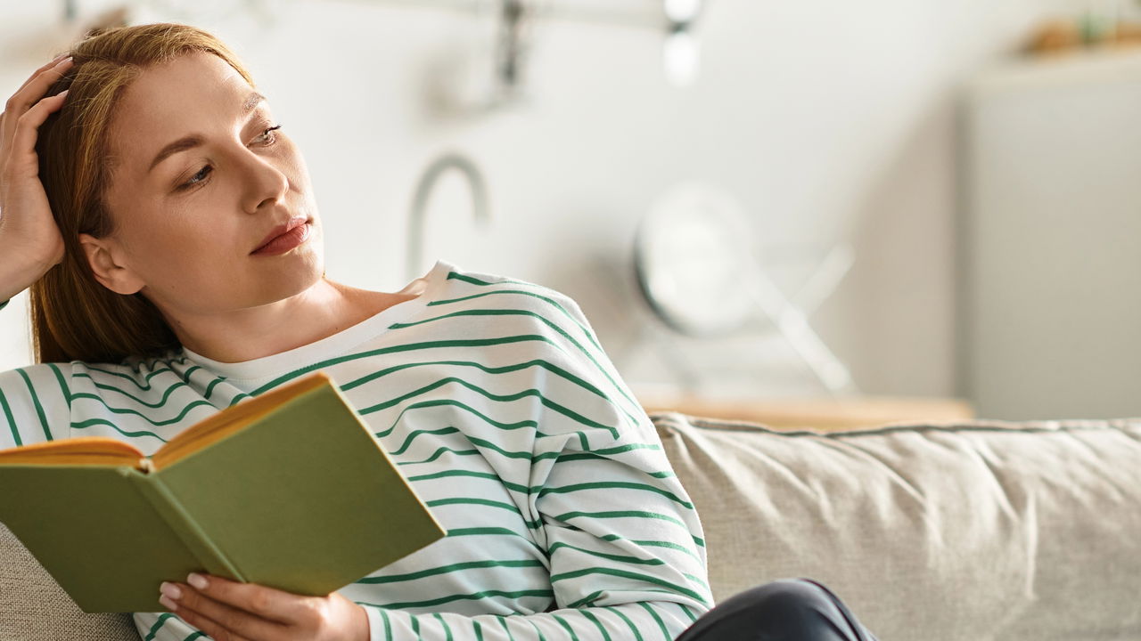 Dicas para criar um cantinho de leitura confortável e organizado