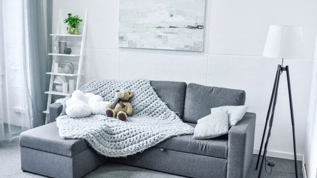 Como valorizar uma casa usando iluminação e cores modernas