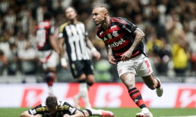 Everton Cebolinha comemorando gol pelo Flamengo