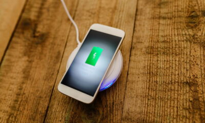 Cinco celulares com carregamento sem fio mais rápido