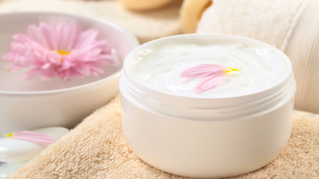 Cremes faciais que deixam a pele vulnerável ao sol