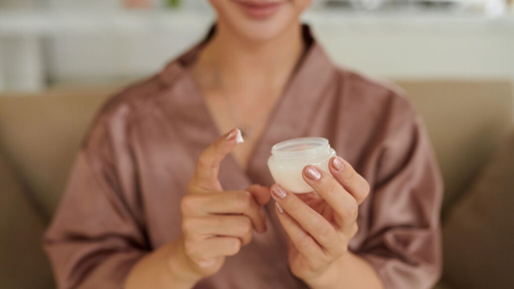 Como cosmético anti-idade transforma a pele com efeito rápido