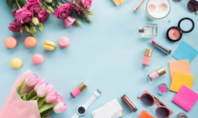 Como usar esmalte azul metálico para criar looks modernos