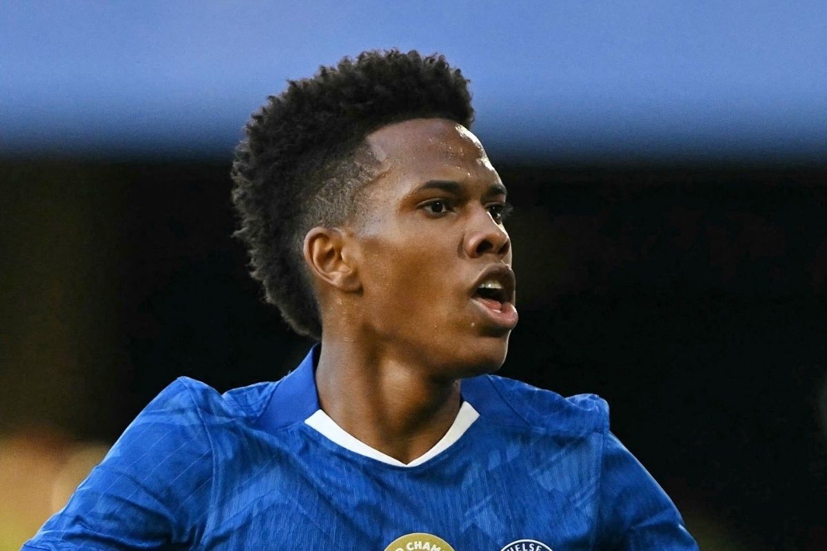 Estevão em campo pelo Palmeiras