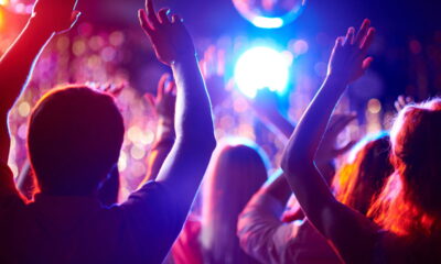 Esses 5 signos mal chegam nas festas e já viram o centro das atenções