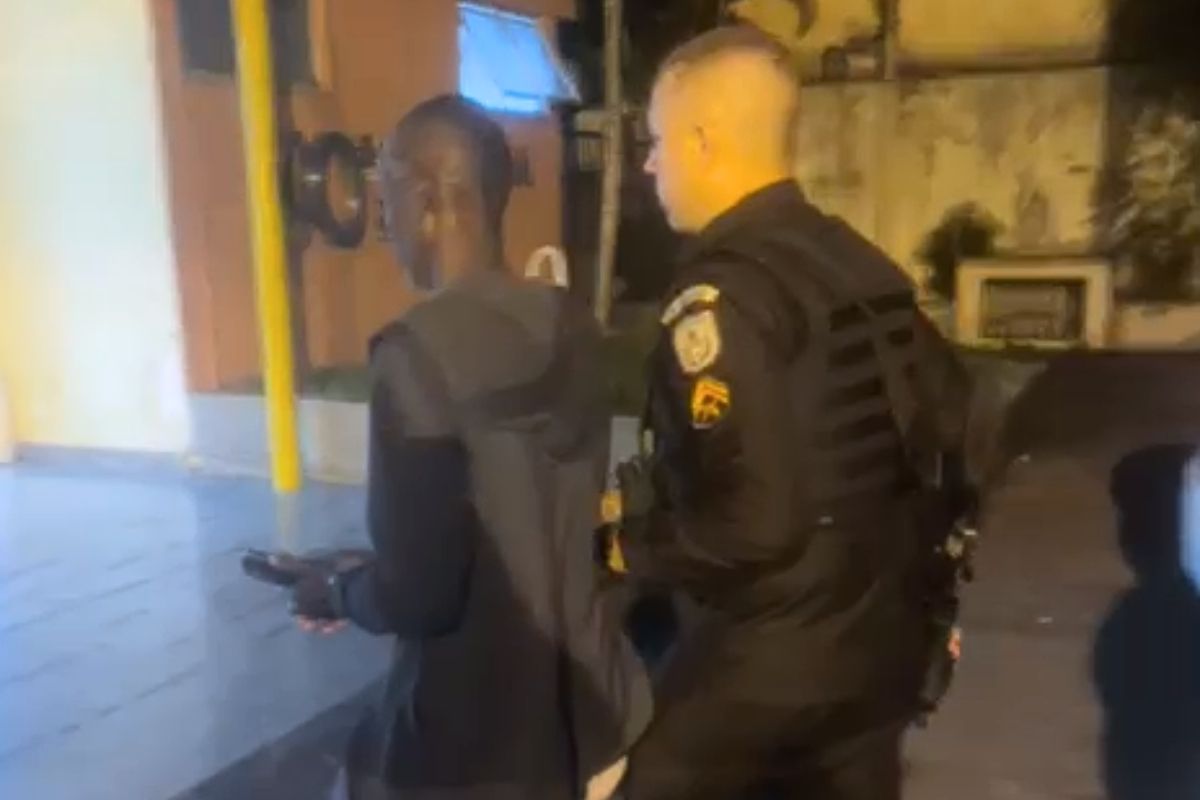 Homem é preso por extorquir vítimas após encontros sexuais no Rio