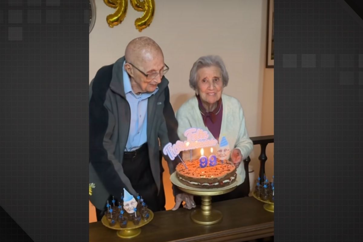 Avô de 99 anos se emociona com surpresa para sua companheira de 97