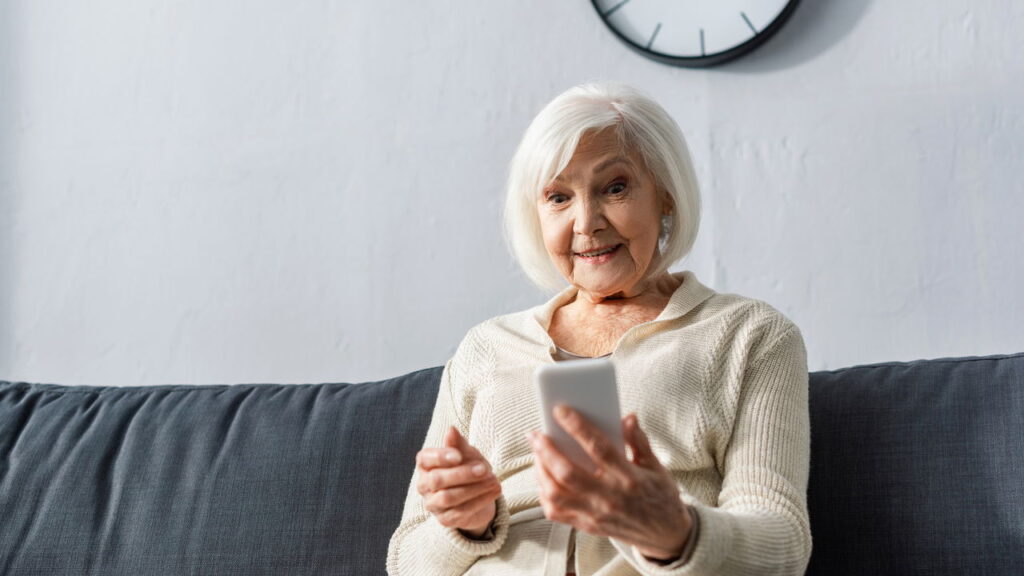 Crédito fácil e consignado viram armadilha para idosos no Brasil