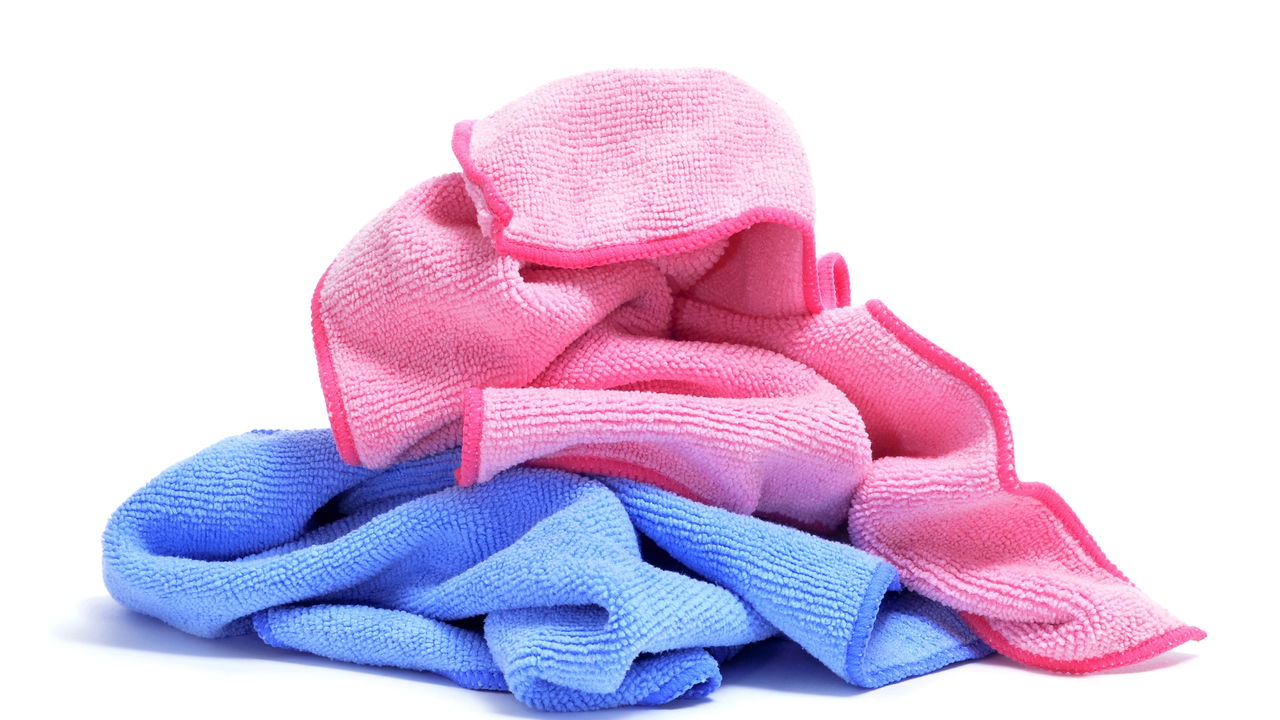 Como limpar panos de prato encardidos com soluções caseiras