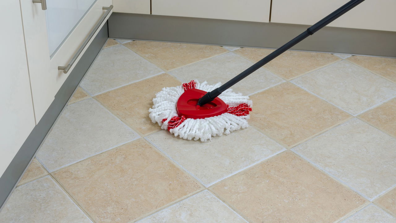 Como limpar azulejos de cozinha usando métodos naturais