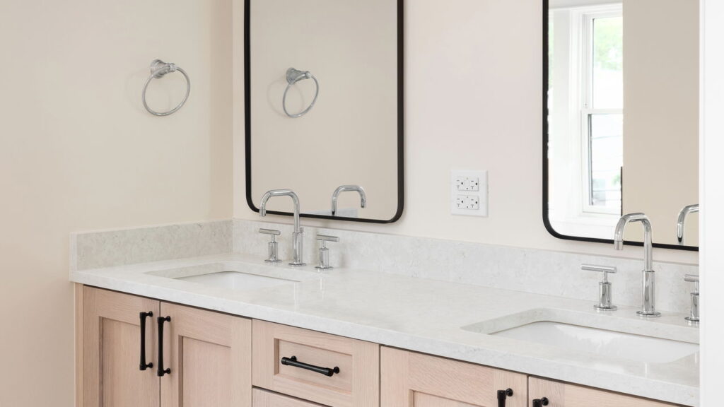 Limpar espelhos do jeito certo evita manchas e fiapos