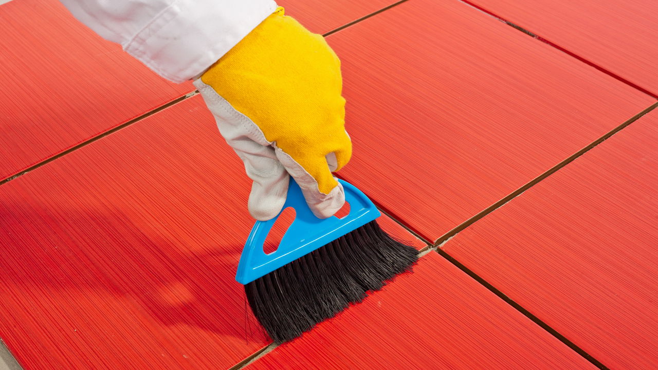 Produtos simples de cozinha ajudam a limpar rejunte