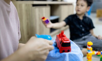 Desinfecção de brinquedos protege crianças de germes e vírus