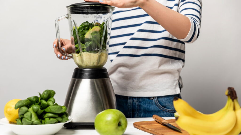 Quatro liquidificadores potentes para transformar sua cozinha