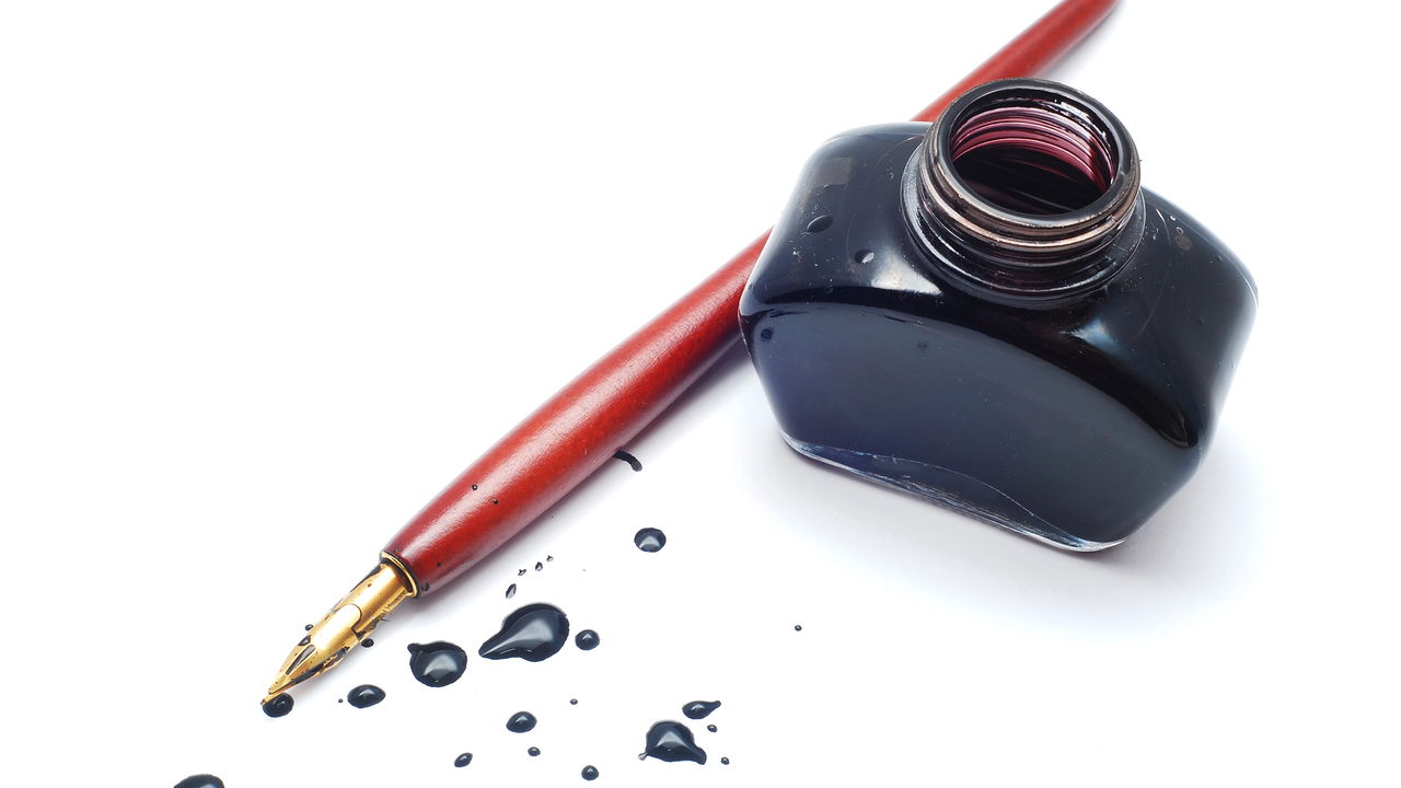 Técnicas para tirar manchas de caneta da parede com segurança