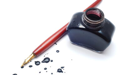 Como remover manchas de caneta da roupa com produtos simples