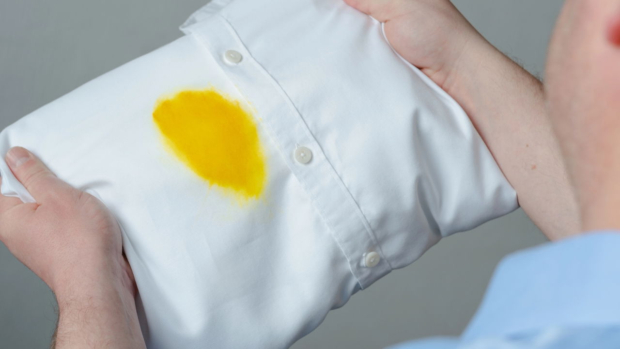 Como remover manchas de gordura usando soluções caseiras