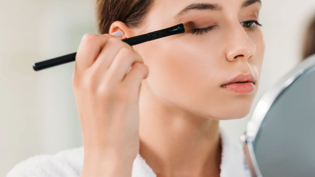 Truques de maquiagem ampliam o olhar de forma natural