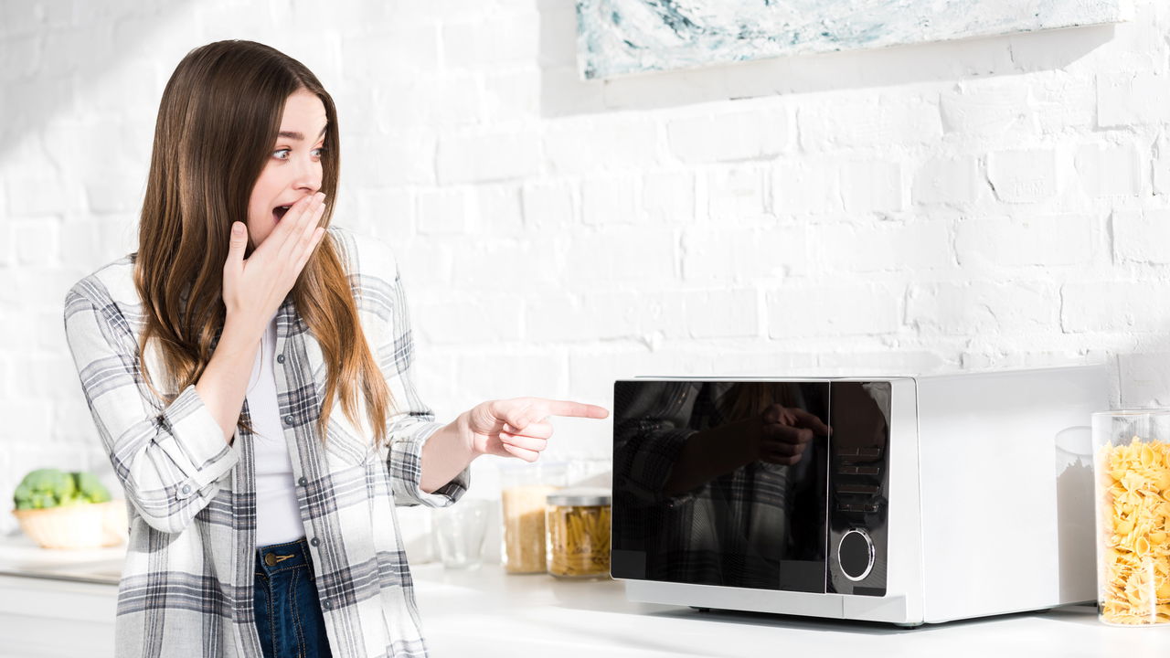O que significa o barulho do micro-ondas após o uso