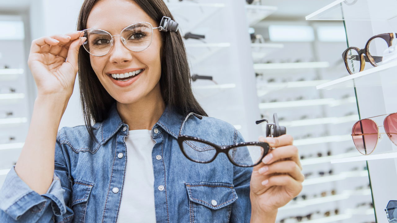 Como escolher óculos que valorizam diferentes formatos de rosto