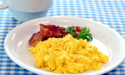 Receita de ovos mexidos estilo francês têm textura cremosa que surpreende até chefs