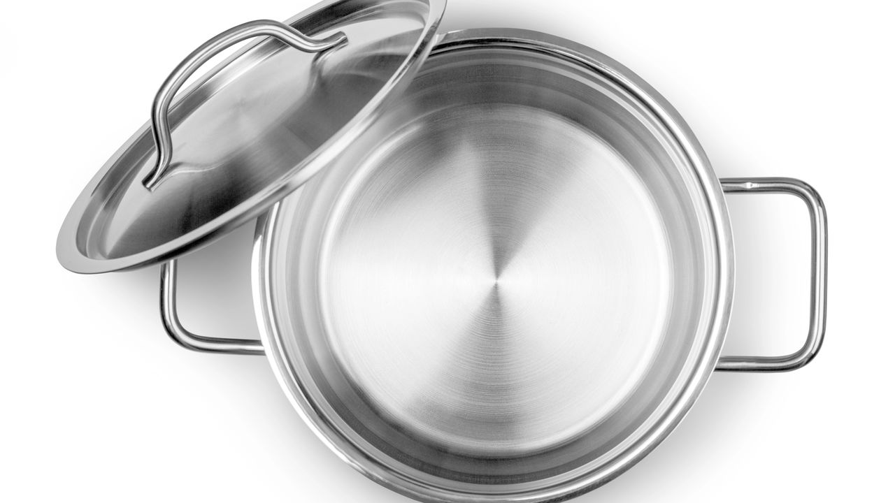 Dica rápida para deixar panelas de inox brilhando