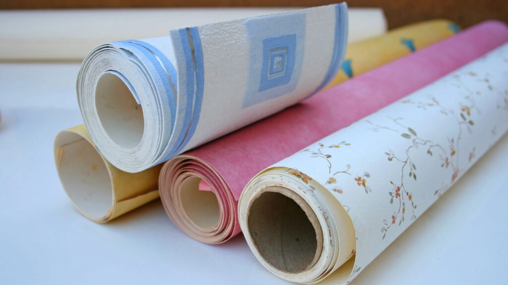 Instalar papel de parede exige preparação e atenção aos detalhes