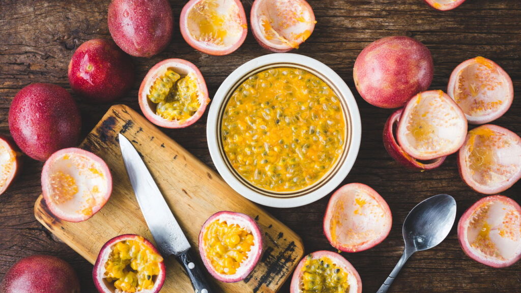 Fruta tropical melhora a imunidade e ainda pode ser usada como calmante natural