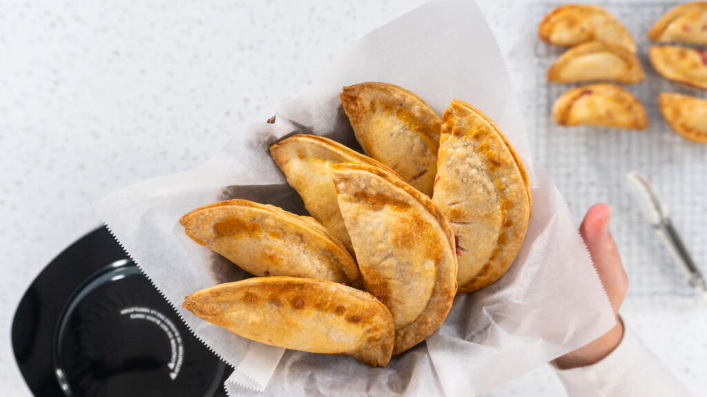 Essa receita com ovos tem textura de pão de queijo e cara de lanche de salgado de padaria